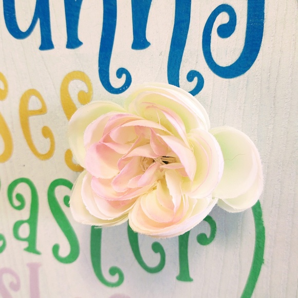 HANDCRAFTED EASTER CLOTHESPIN WREATH BUNNY KISSES EASTER WISHES PAINTED SIGN 19" - Picture 8 of 8